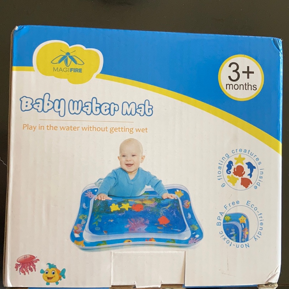 Baby tummy time water mat